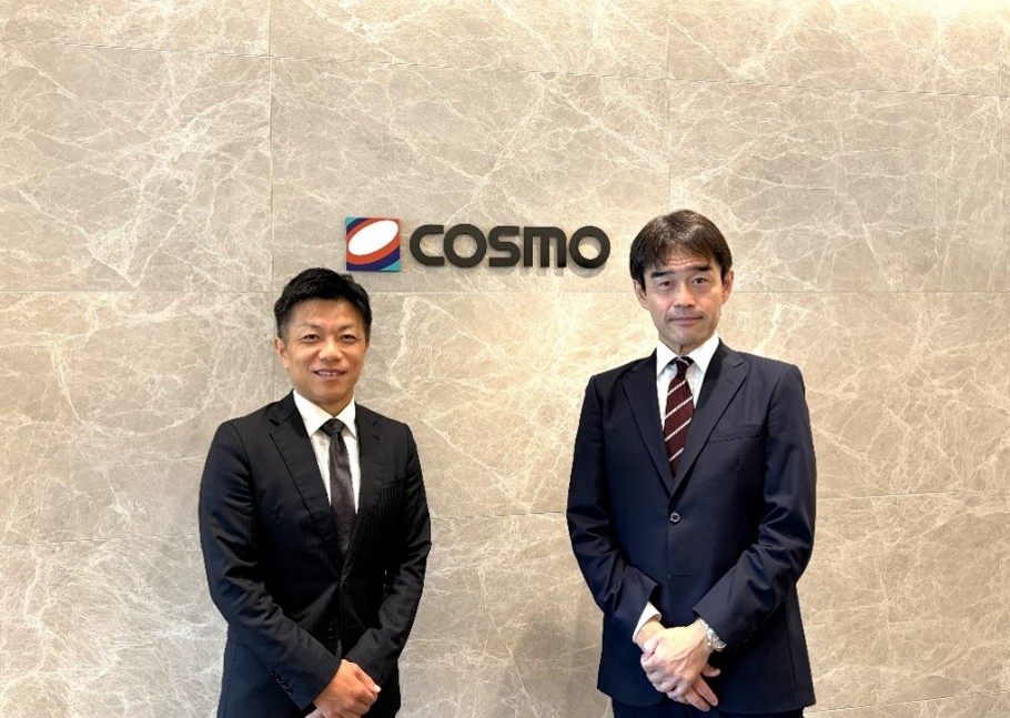 (Left) Ryusuke Tanaka of the International Labour Organization (ILO) Office for Japan (Right) Tadashi Okada, Director and Senior Executive Officer, Cosmo Energy Holdings Co., Ltd.