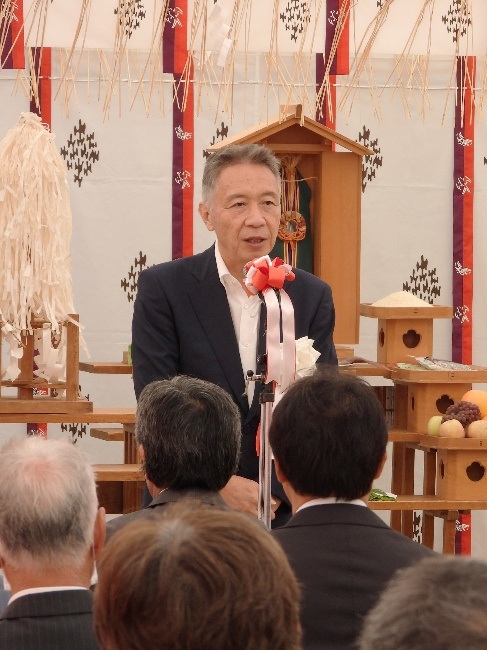 事業者を代表し挨拶するコスモエコパワー野倉社長