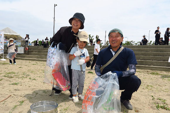 堺浜自然再生ふれあいビーチ周辺での清掃活動