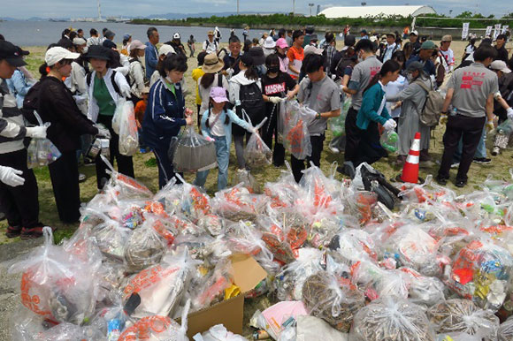 当日のゴミの回収量は約6,200Lに