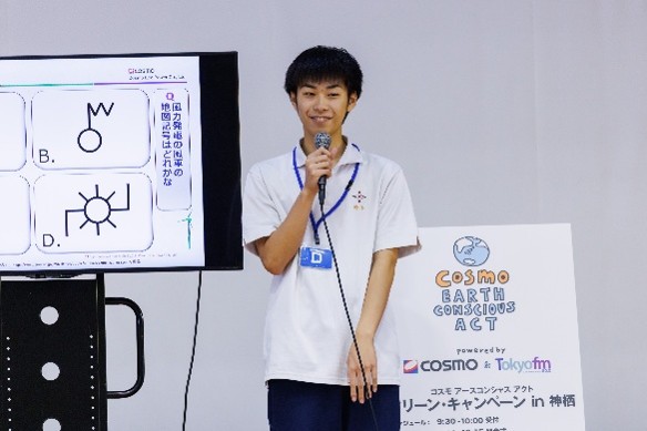 トークショーの様子・部活動紹介をする波崎高校JRC部の代表者
